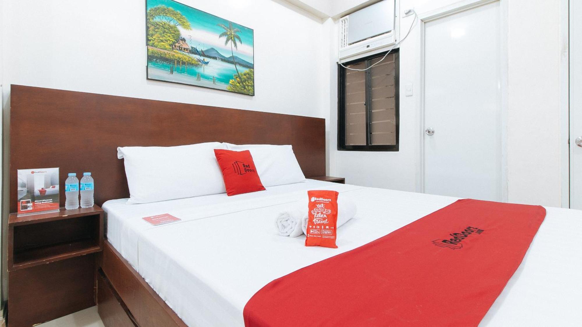 Hotel Reddoorz Near Pasay Taft Esterno foto