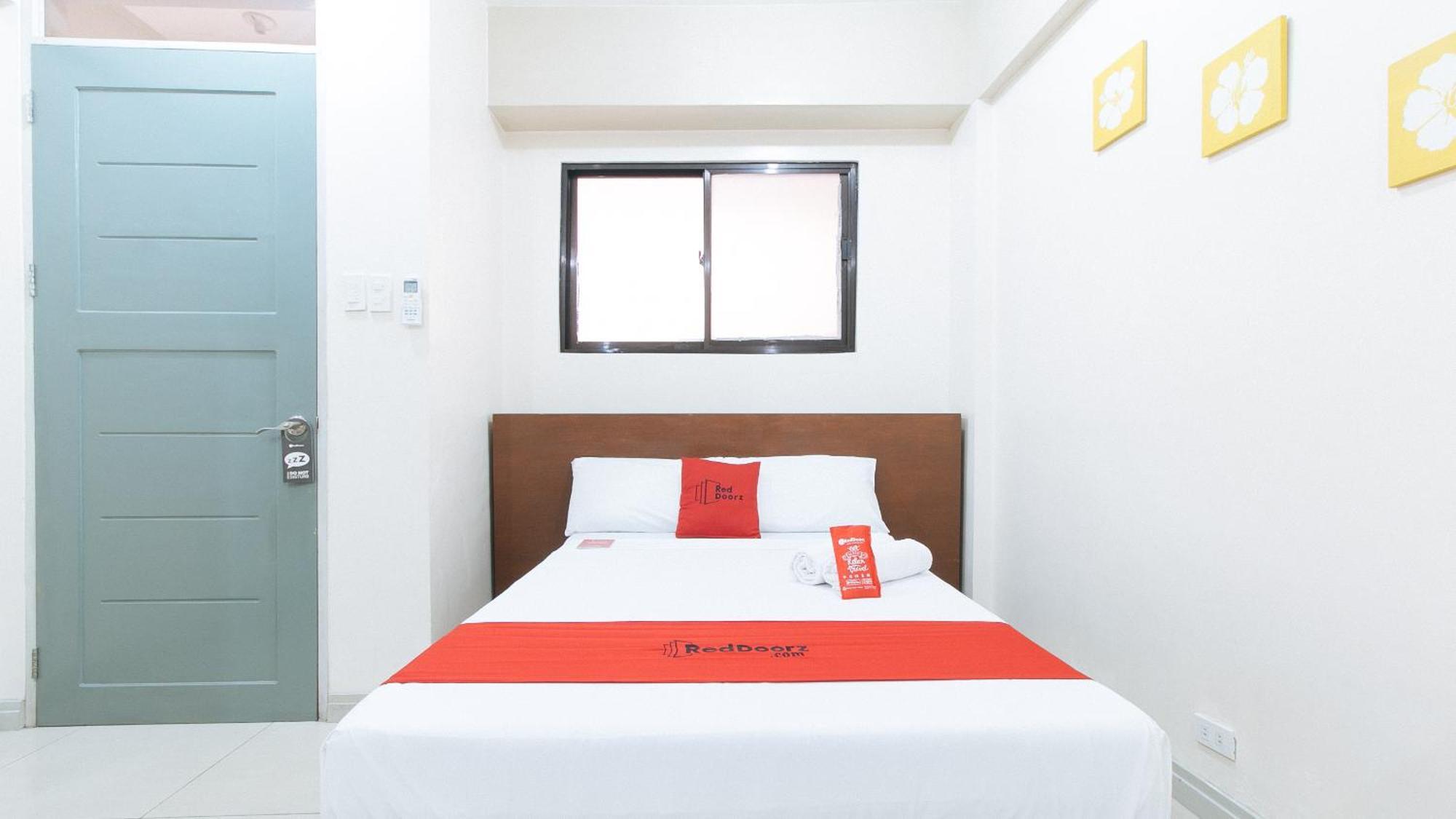 Hotel Reddoorz Near Pasay Taft Esterno foto
