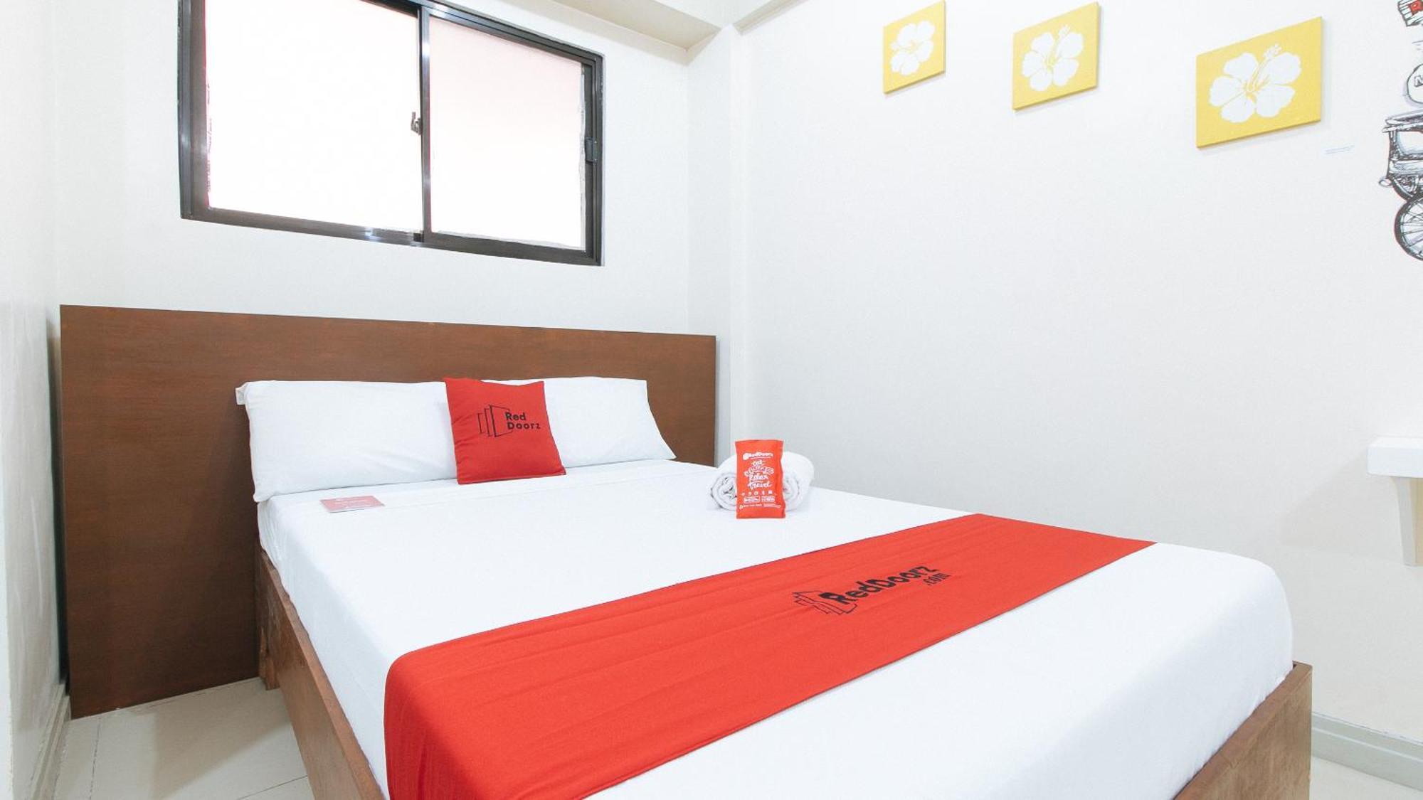Hotel Reddoorz Near Pasay Taft Esterno foto