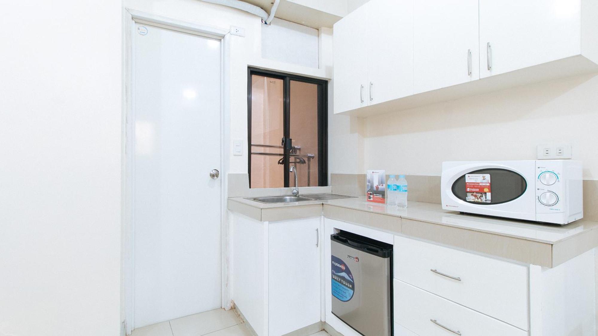 Hotel Reddoorz Near Pasay Taft Esterno foto