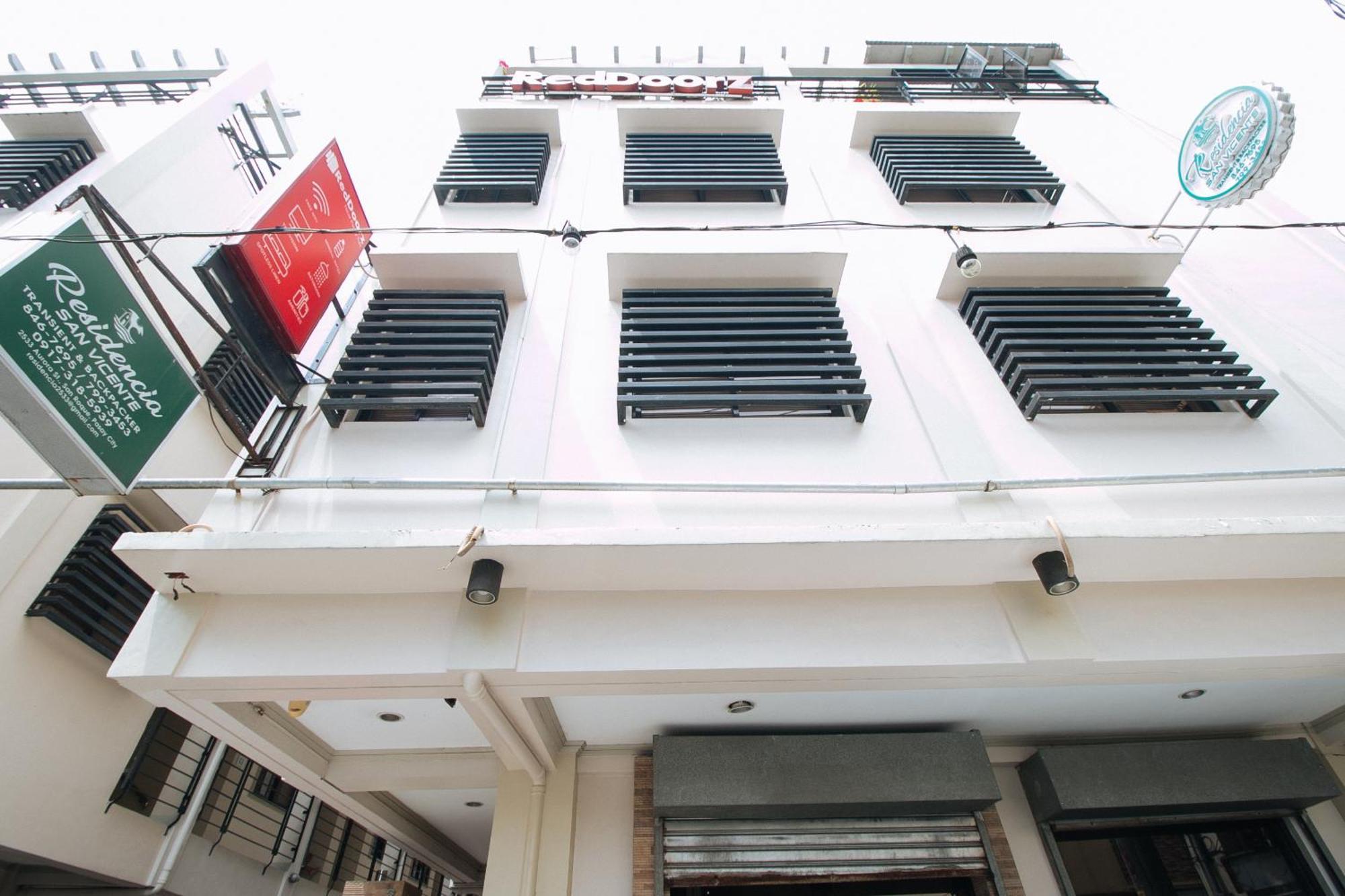 Hotel Reddoorz Near Pasay Taft Esterno foto