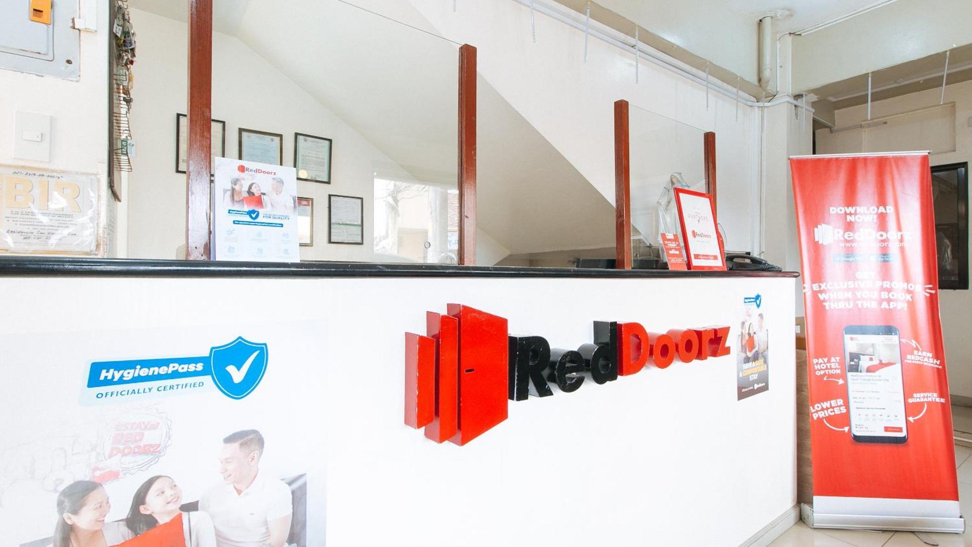 Hotel Reddoorz Near Pasay Taft Esterno foto