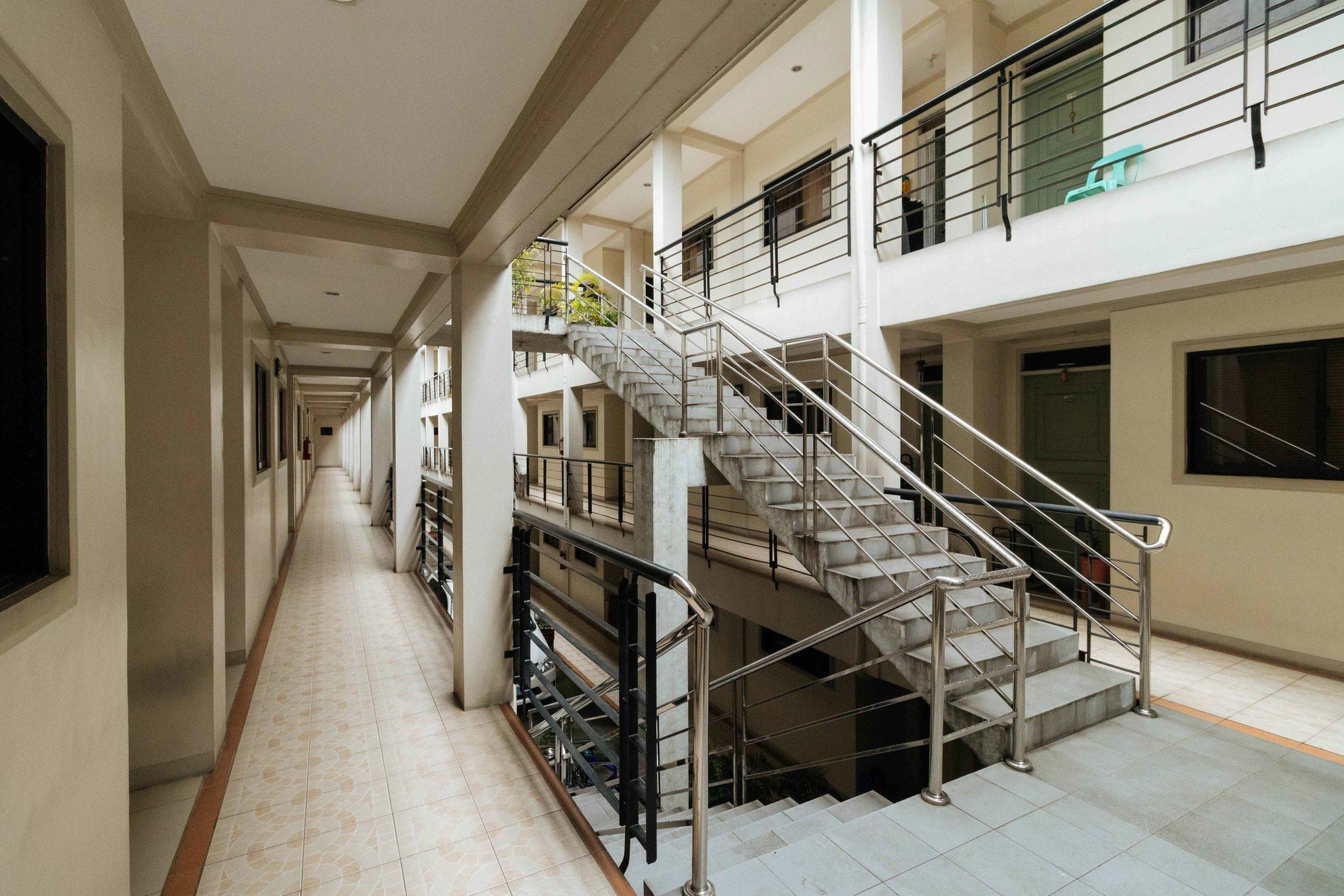 Hotel Reddoorz Near Pasay Taft Esterno foto